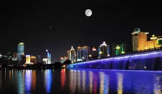 南寧南湖大橋夜景